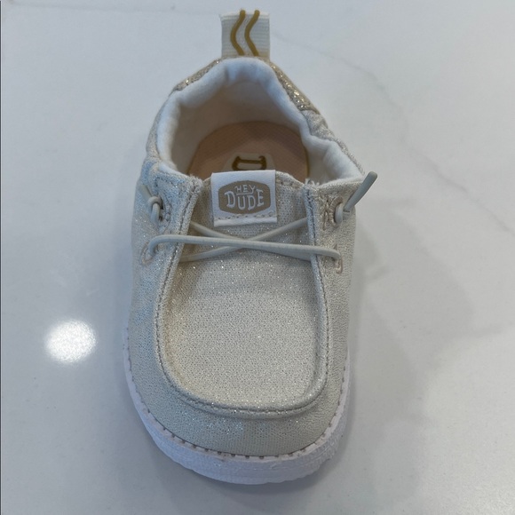Hey Dude Infant Sparkly Cream Sneakers, size 4 - Picture 2 of 4
